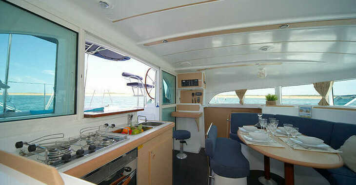 Chartern Sie katamaran in Paros Marina - Lagoon 380 - 4 cab.