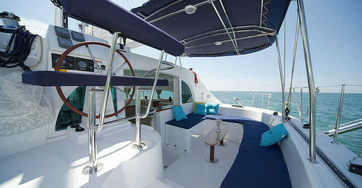 Rent a catamaran in Paros Marina - Lagoon 380 - 4 cab.