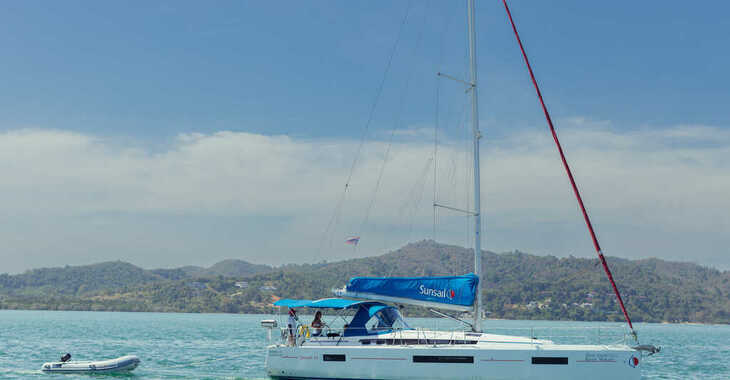 Rent a sailboat in Marina Fort Louis - Sunsail 44 SO (Premium)