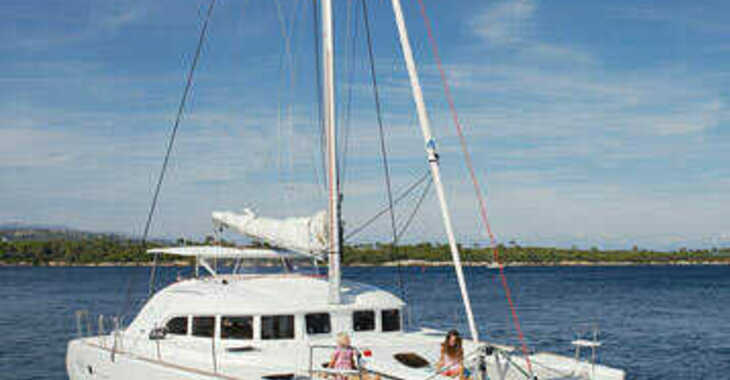 Rent a catamaran in Portu Valincu - Lagoon 380 - 4 cab.