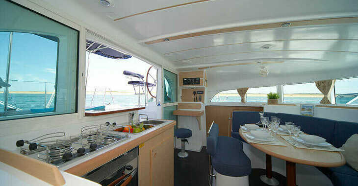 Rent a catamaran in Portu Valincu - Lagoon 380 - 4 cab.
