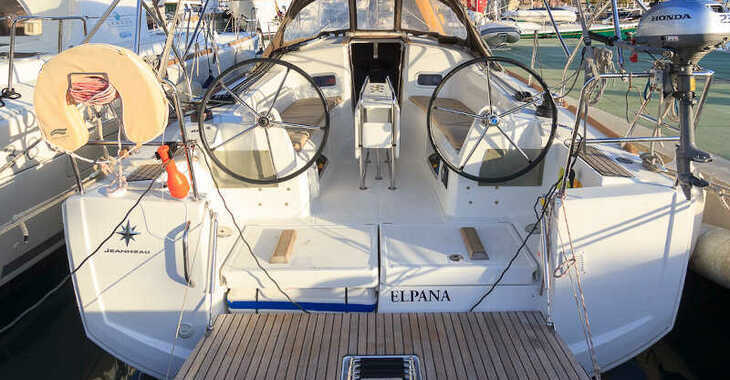 Rent a sailboat in Port of Santa Cruz de Tenerife - Sun Odyssey 349