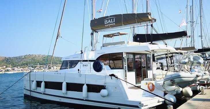 Rent a catamaran in Marina Frapa - Bali Catspace