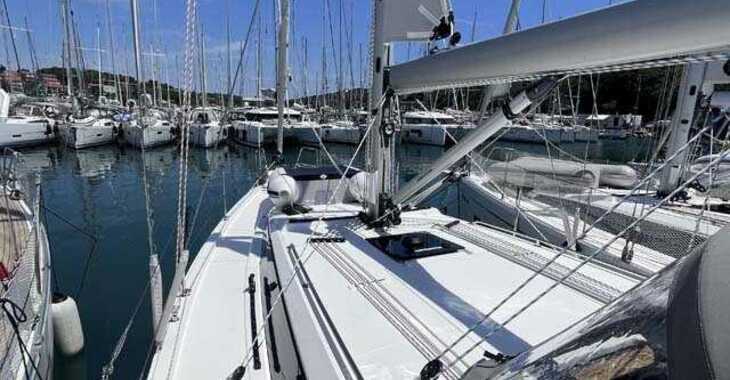 Rent a sailboat in Veruda Marina - Bavaria C38
