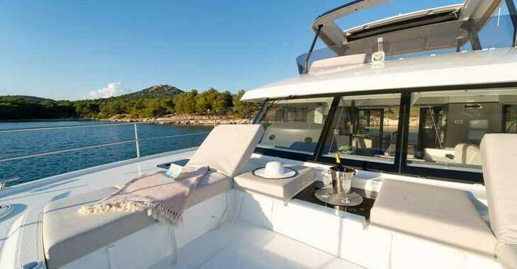 Rent a power catamaran  in Marina Mandalina - Fountaine Pajot MY6