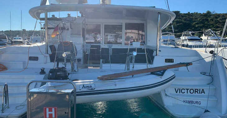 Rent a catamaran in Marina Kremik - Lagoon 400 S2
