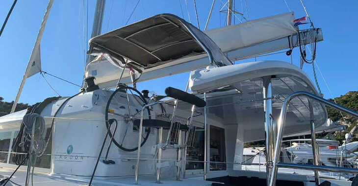 Rent a catamaran in Kremik Marina - Lagoon 400 S2