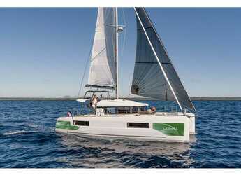 Rent a catamaran in Yes marina - Lagoon 40