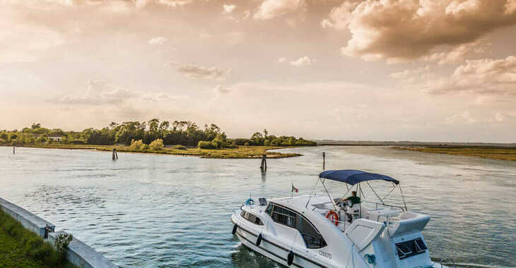 Rent a motorboat in Precenicco - Minuetto8+