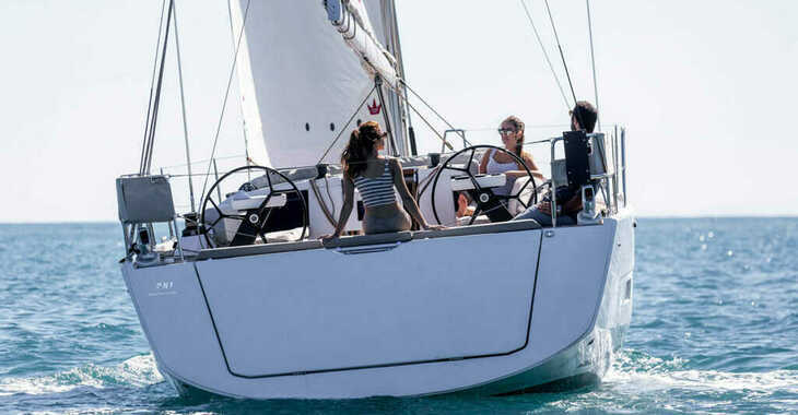 Rent a sailboat in Lefkas Marina - Dufour 390 GL