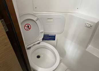 Rent a power catamaran  in Fort Burt Marina - FP MY37