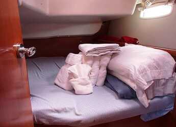 Rent a sailboat in Fort Burt Marina - Beneteau Oceanis 43