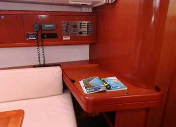 Rent a sailboat in Fort Burt Marina - Beneteau Oceanis 43