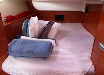 Rent a sailboat in Fort Burt Marina - Beneteau Oceanis 43