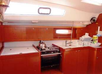 Rent a sailboat in Fort Burt Marina - Beneteau Oceanis 43