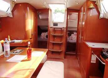 Rent a sailboat in Fort Burt Marina - Beneteau Oceanis 43