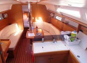 Rent a sailboat in Fort Burt Marina - Jeanneau Sun Odyssey 36i