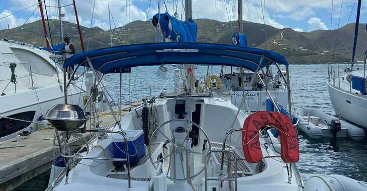 Rent a sailboat in Fort Burt Marina - Beneteau Oceanis 32