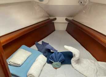 Rent a sailboat in Fort Burt Marina - Beneteau Oceanis 32