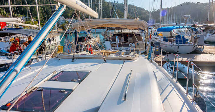 Rent a sailboat in Yes marina - Hanse 445