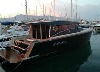 Rent a motorboat in Marina Gouvia - Fjord 40 Cruiser
