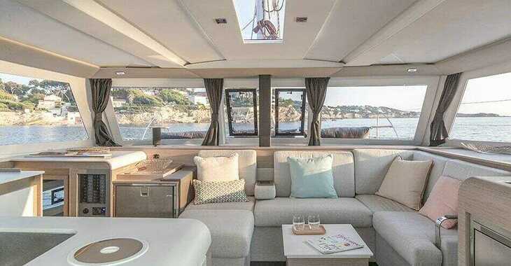 Rent a catamaran in Port of Can Pastilla - Fountaine Pajot Isla 40 - 4 + 1 cab.