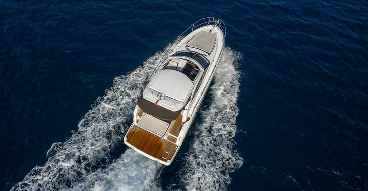 Chartern Sie motorboot in Marina Kastela - Leader 36