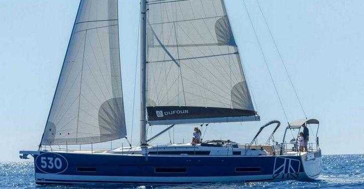 Chartern Sie segelboot in Punta Nuraghe - Dufour 530 Owner's version
