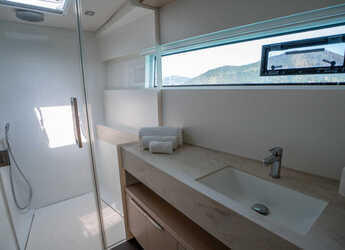 Rent a catamaran in Porto Capo d'Orlando Marina - Lagoon 51 - Owner's Version