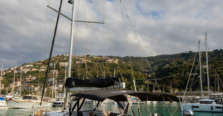 Chartern Sie segelboot in Marina di Portorosa - Jeanneau 54 - 5cab