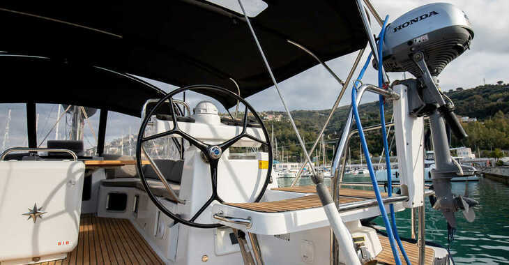 Rent a sailboat in Marina di Portorosa - Jeanneau 54 - 5cab