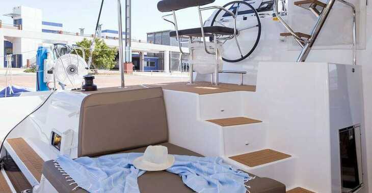 Rent a catamaran in Lefkas Marina - Lagoon 42 - 4 + 2 cab.