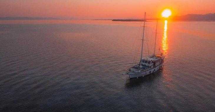 Rent a schooner in Salamis Yachting Club - Gulet