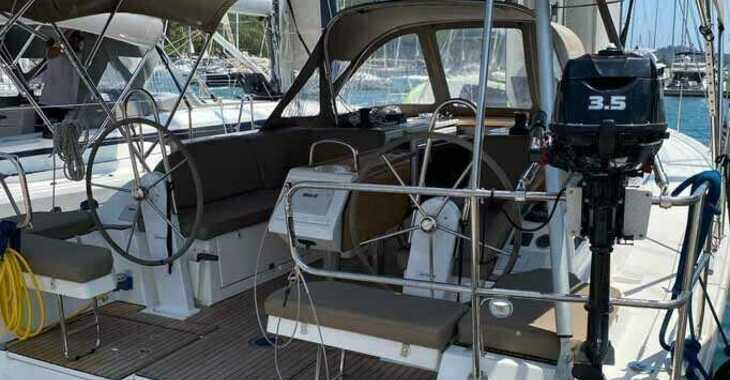 Rent a sailboat in Club Marina - Bavaria C38