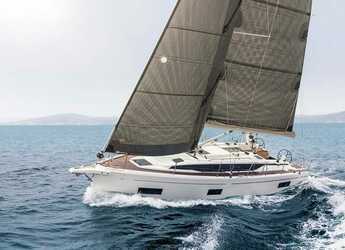 Rent a sailboat in Club Marina - Bavaria C38