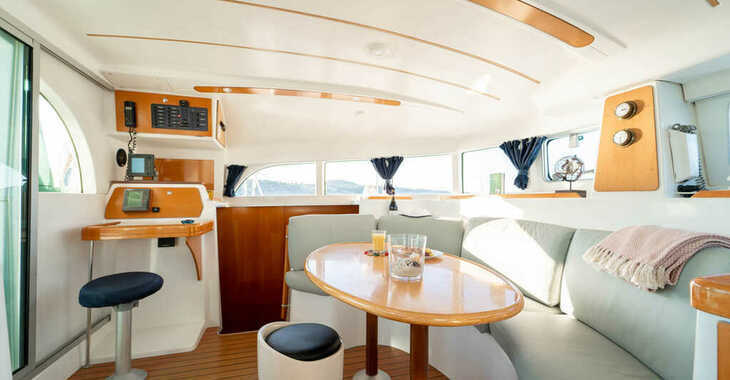 Rent a catamaran in ACI Pomer - Lagoon 380 - 4 + 2 cab.