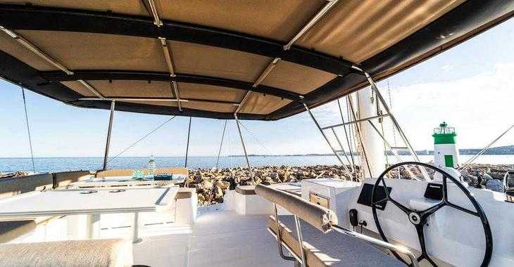 Rent a catamaran in Club de Mar - Bali 5.4 (8 berths)