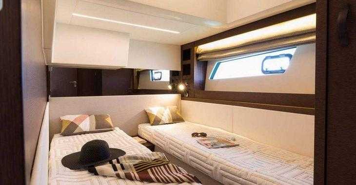 Chartern Sie yacht in Marina Kastela - Prestige 520 Flybridge