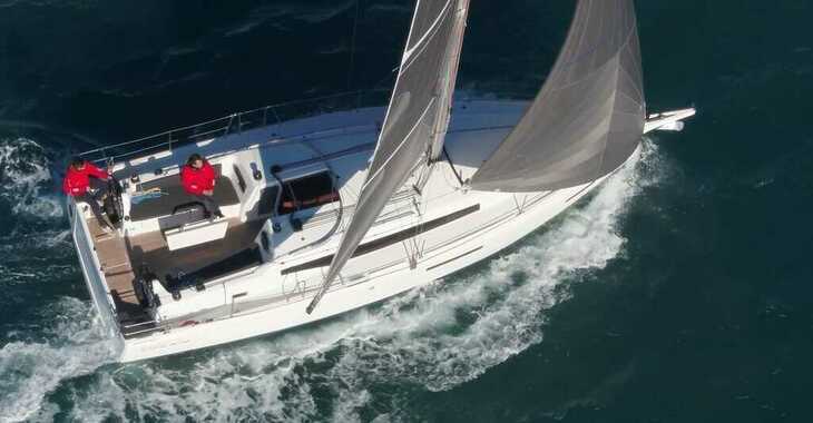 Rent a sailboat in Club Marina - Sun Odyssey 380 - 2 cab.