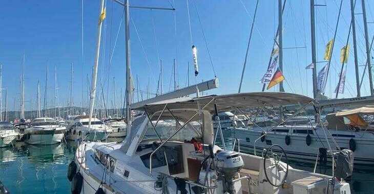 Rent a sailboat in Marina Frapa - Oceanis 38.1 7 Personen
