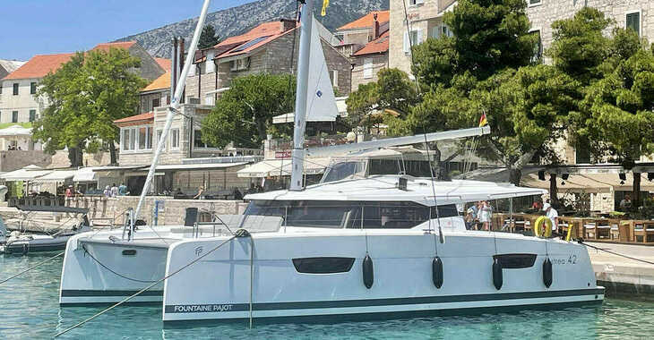 Rent a catamaran in Marina Frapa - Astréa 42.3