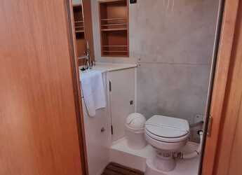 Chartern Sie segelboot in Trogir (ACI marina) - Bavaria C42