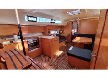 Chartern Sie segelboot in Trogir (ACI marina) - Bavaria C42