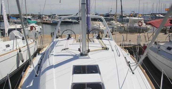 Rent a sailboat in Club Nautic Cambrils - Oceanis 35.1