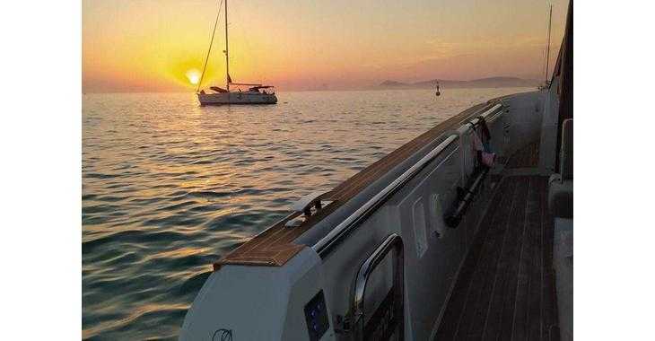 Chartern Sie yacht in Port Ginesta - Fjord 44 Open