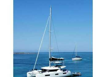 Louer catamaran à Naviera Balear - Lagoon 46 Infinity Owner's Version  (LUXURY Equipped, SUPs, Watertoys, A/C, W-Maker, Gen, Teak, Wi-Fi, Underwater Lights,...