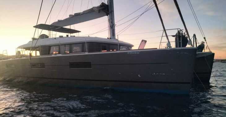 Rent a catamaran in Marina Ibiza - Lagoon 620