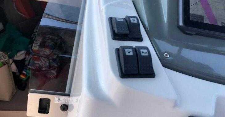 Rent a motorboat in Lavrion Marina - Karnic SL 702
