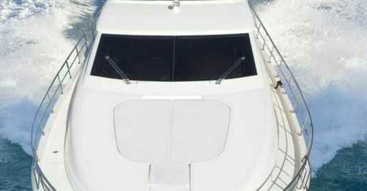 Chartern Sie yacht in Flisvos  Marina - Uniesse 55