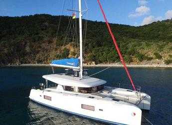 Rent a catamaran in Marina Zeas - Sunsail 424/4/4